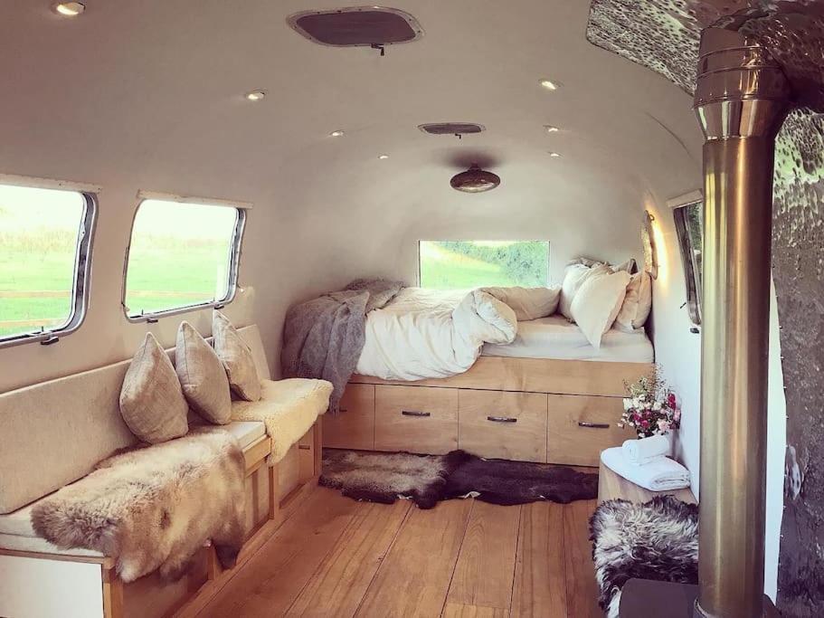 Airstream, Vintage American Caravan & Hottub Ashburton Exterior photo